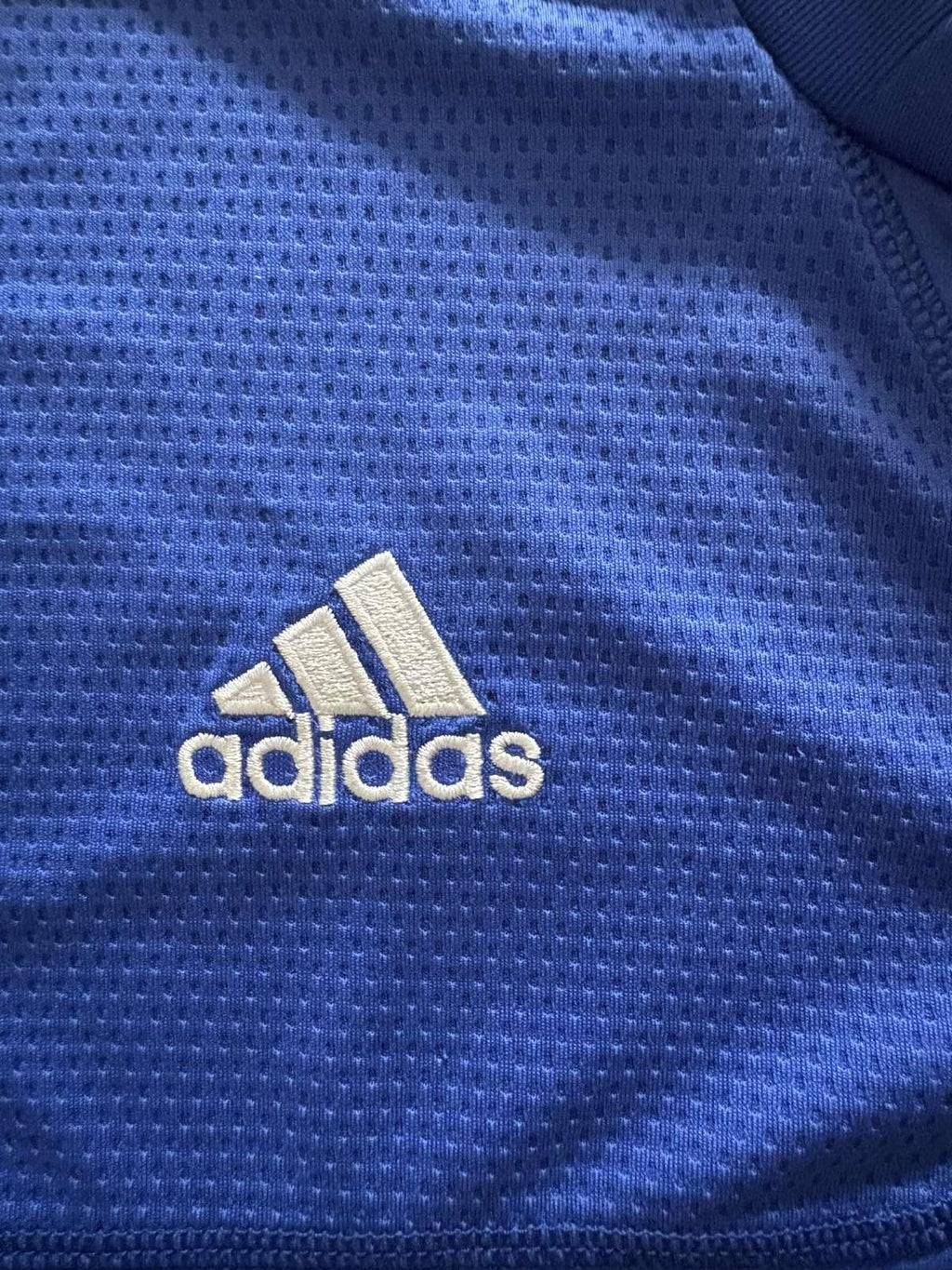 Embroidered adidas logo on the 2009/10 Chelsea home shirt