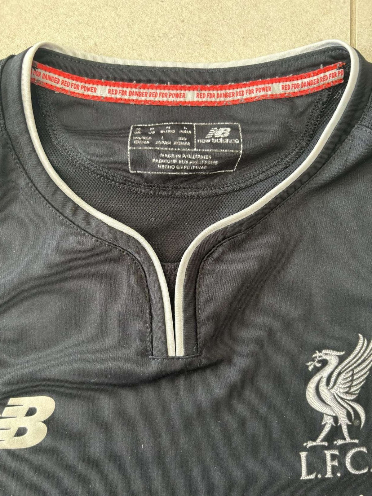 Neck and collar detail on the 2016/17 Liverpool away shirt