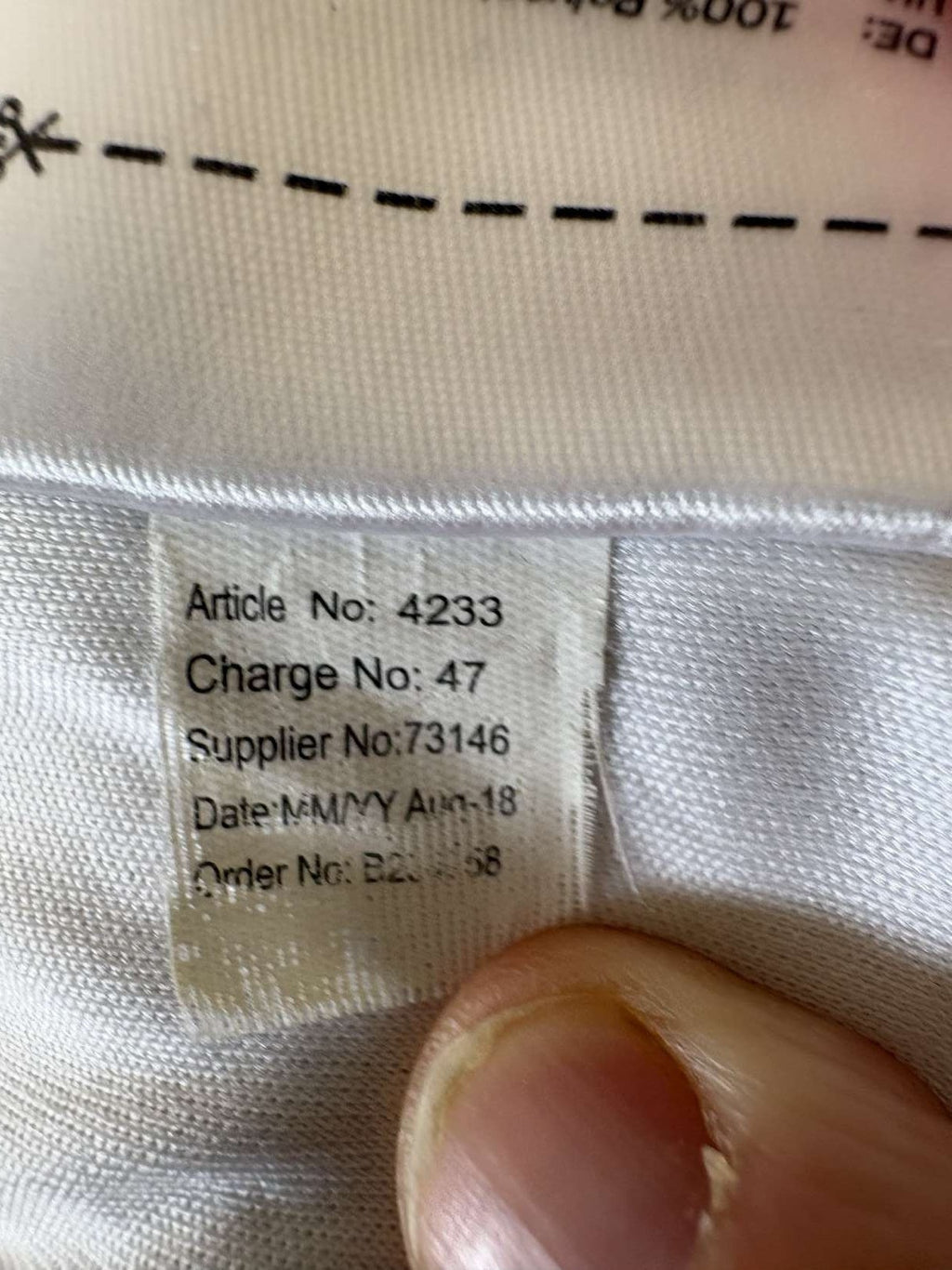 Inner label showing product code 4233