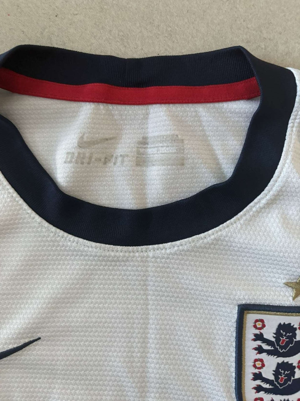 Neck and collar detail on the 2013 England home shirt