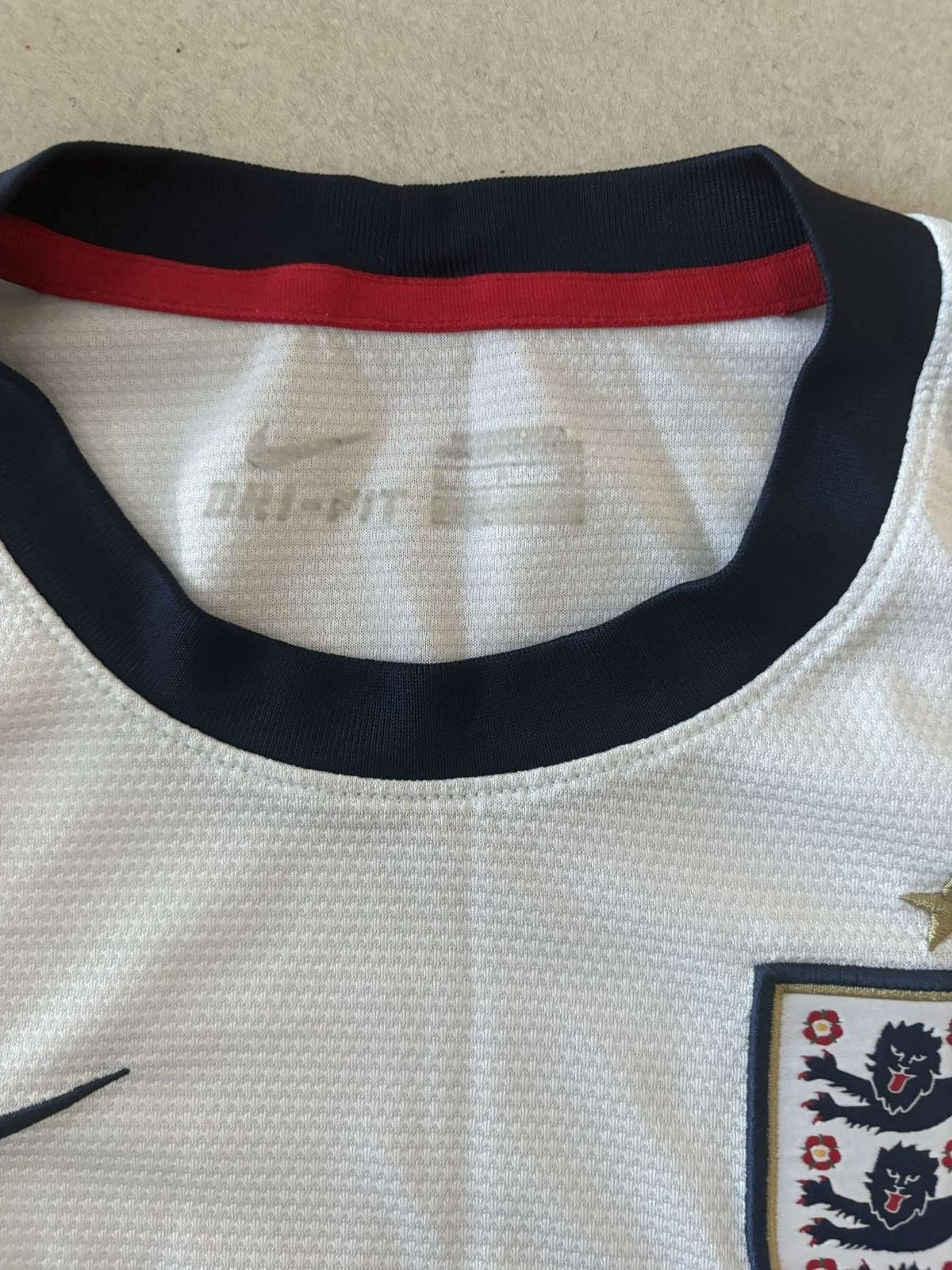 Neck and collar detail on the 2013 England home shirt