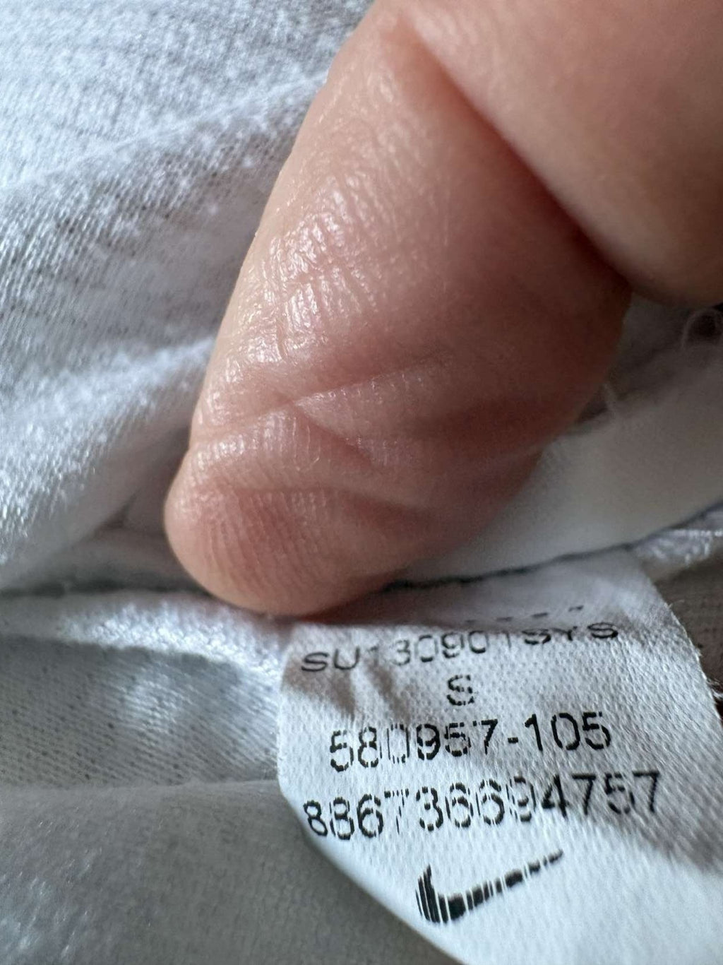 Inner label showing Nike product code 580957-105