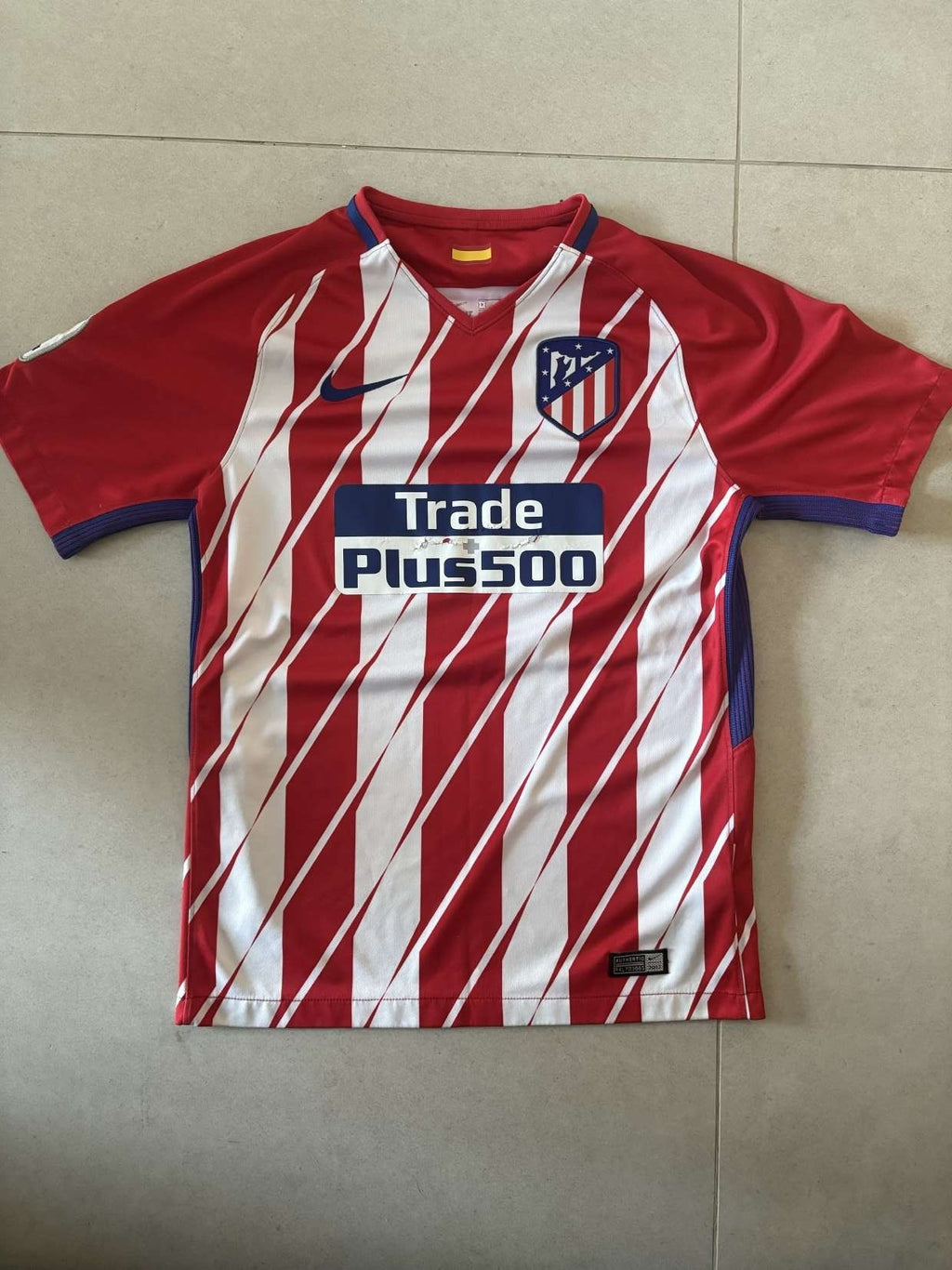 2017/18 Atlético Madrid home shirt, front, Nike with Plus500 sponsor