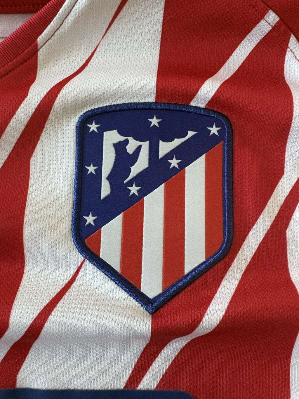 Atlético Madrid club crest on the 2017/18 home shirt