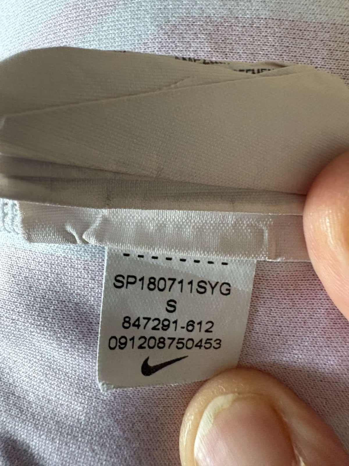 Inner label showing Nike product code 847291-612