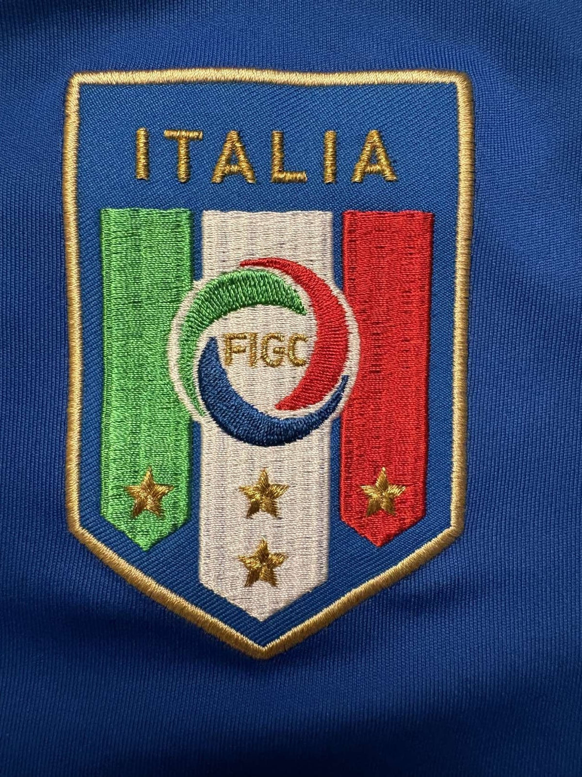 Italy crest on the 2014 Italy home shirt