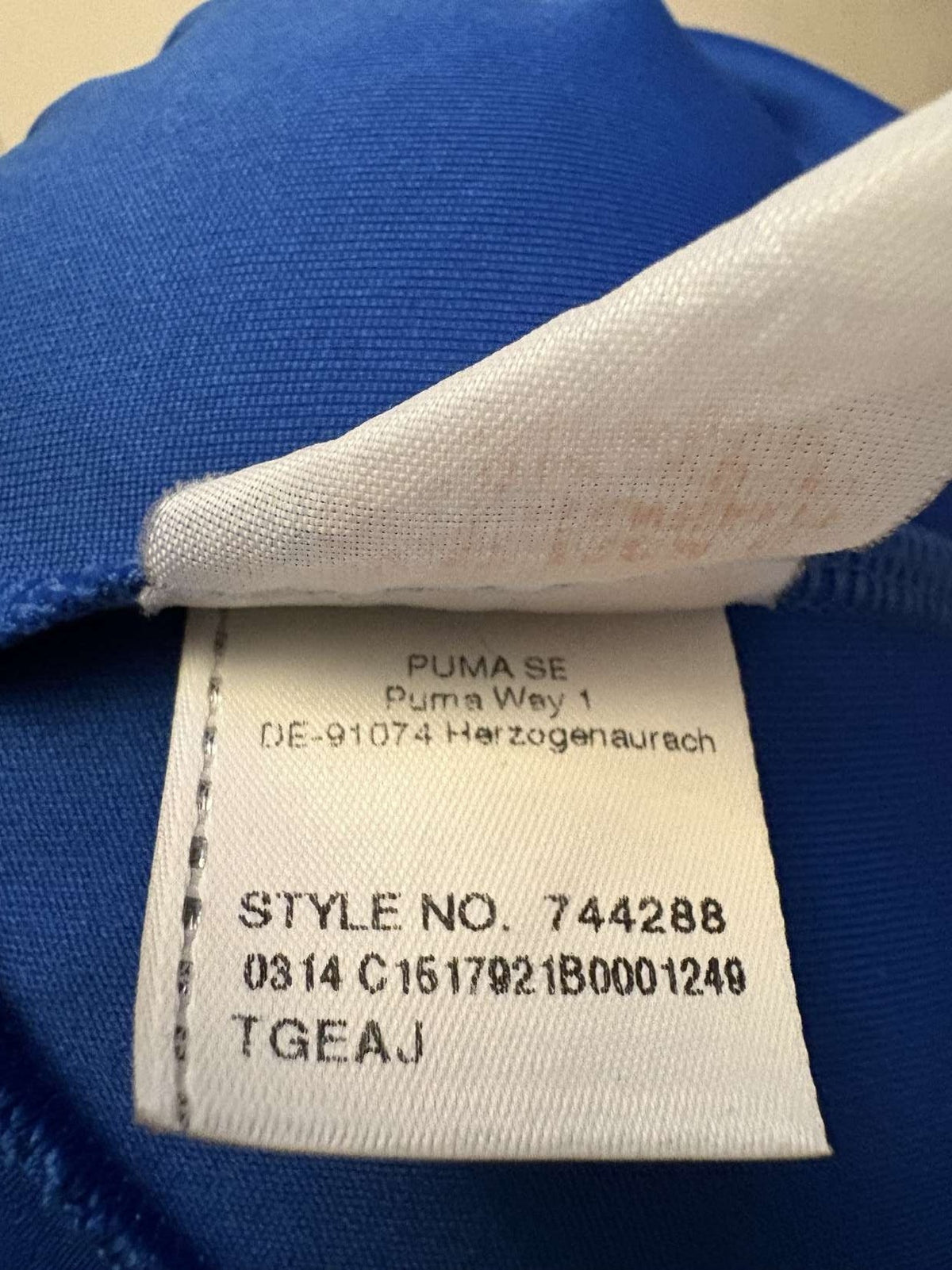 Inner label showing the product code of the 2014 Italy home shirt