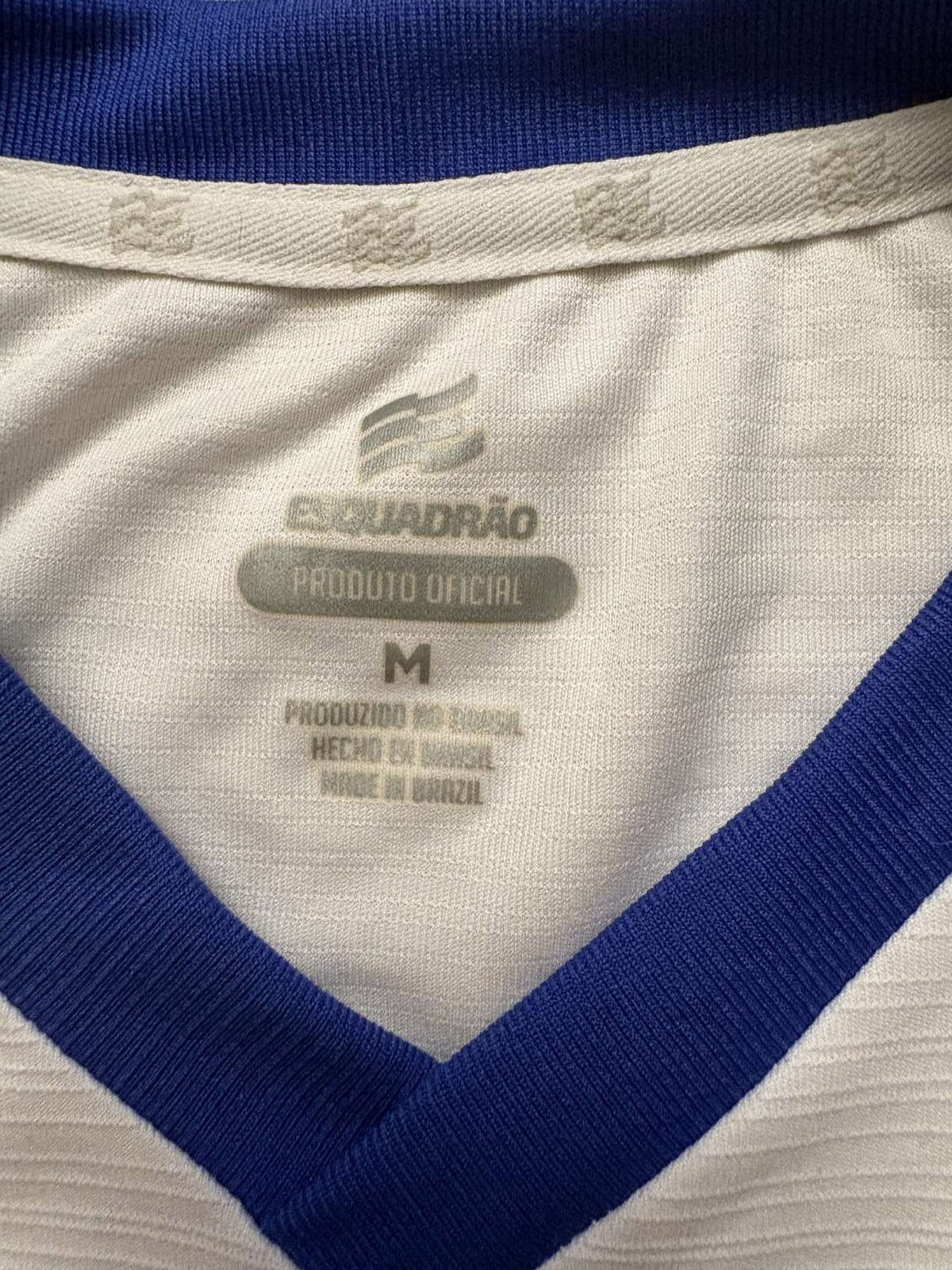 Neck detail on the 2022 Esporte Clube Bahia special edition shirt