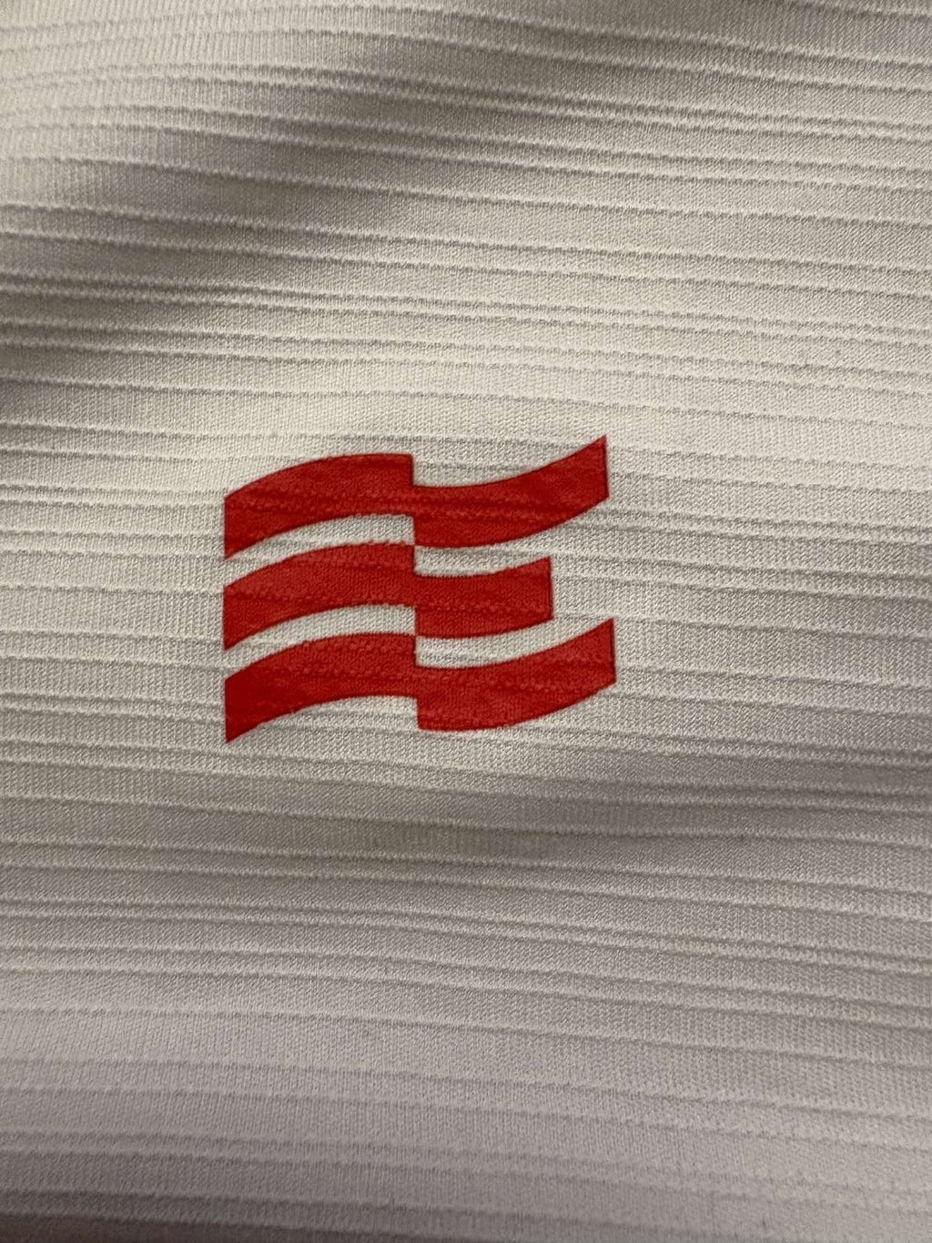 Esquadrão logo on the 2022 Esporte Clube Bahia special edition shirt