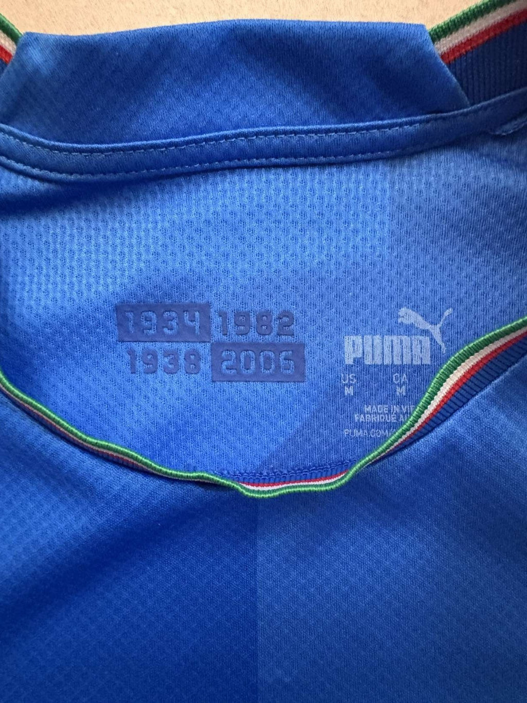Neck detail on the 2022 Italy home shirt
