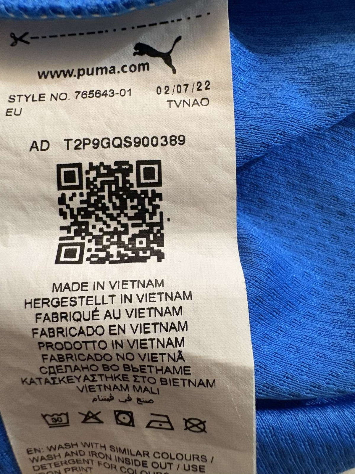 Inner label showing the product code of the 2022 Italy home shirt