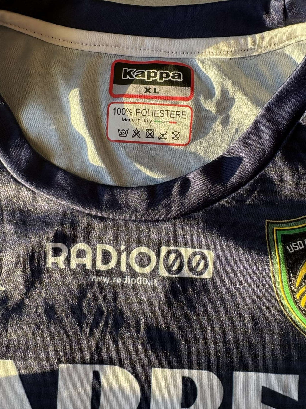 Neck detail on the 2019/20 USD Bitonto third shirt