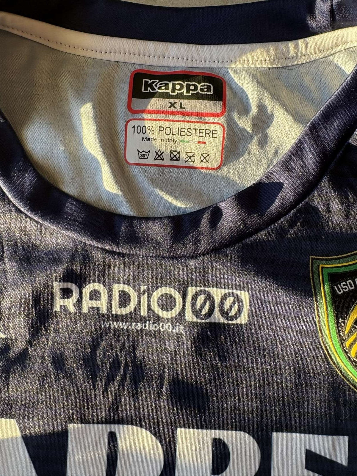 Neck detail on the 2019/20 USD Bitonto third shirt