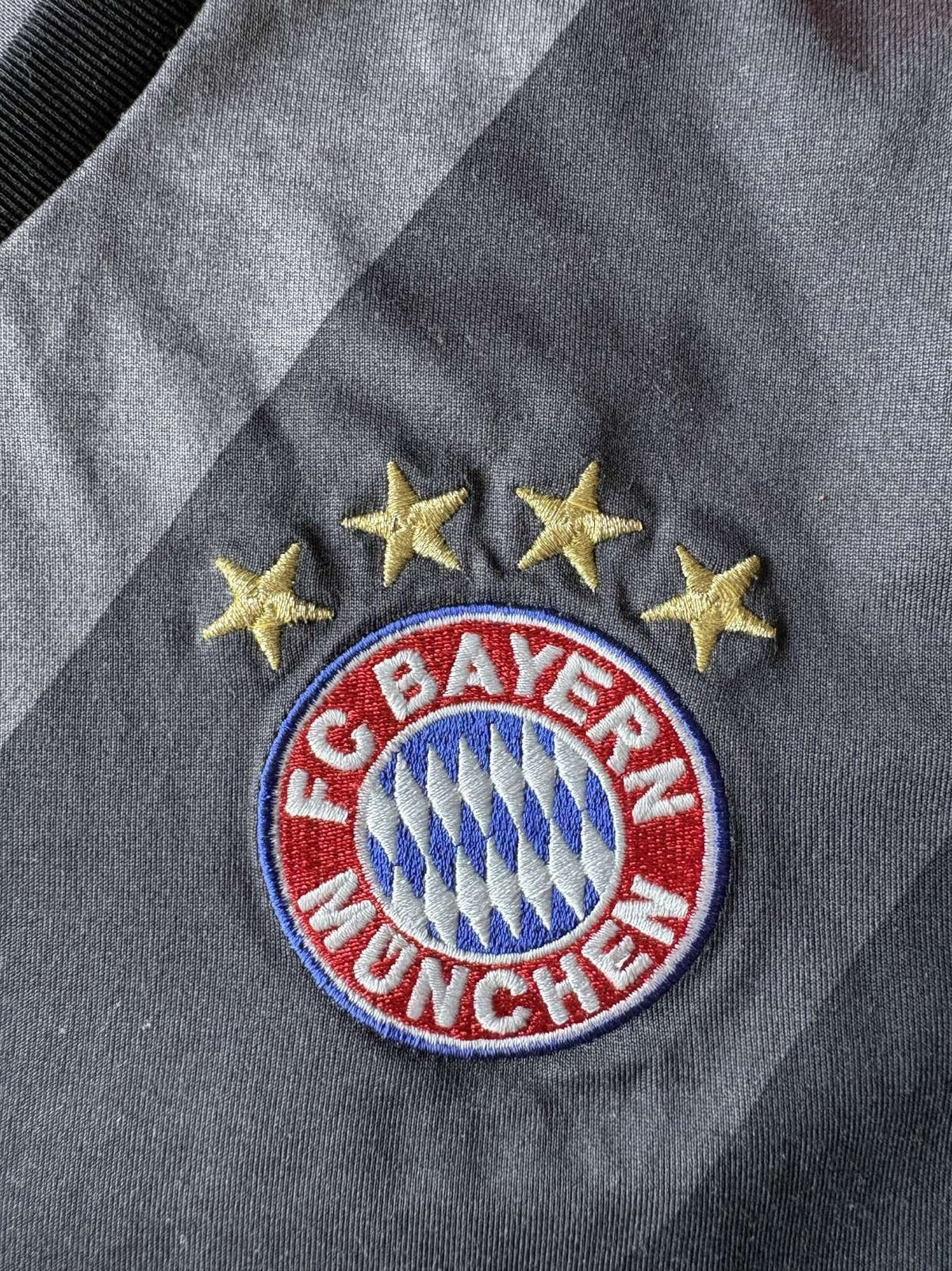 Bayern Munich crest on the 2016/17 Bayern Munich away shirt