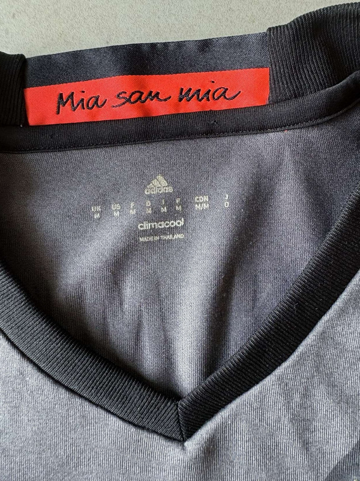 Mia san mia neck detail on the 2016/17 Bayern Munich away shirt