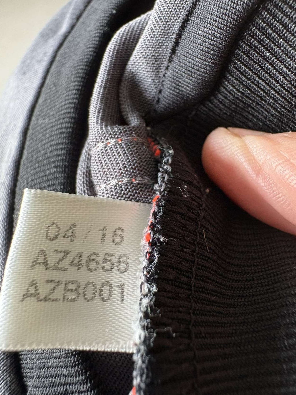 Inner label showing the product code of the 2016/17 Bayern Munich away shirt