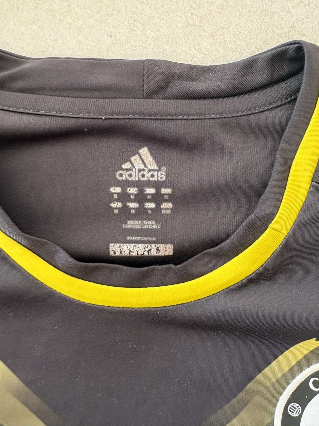 Neck and collar detail on the 2012/13 Chelsea third shirt