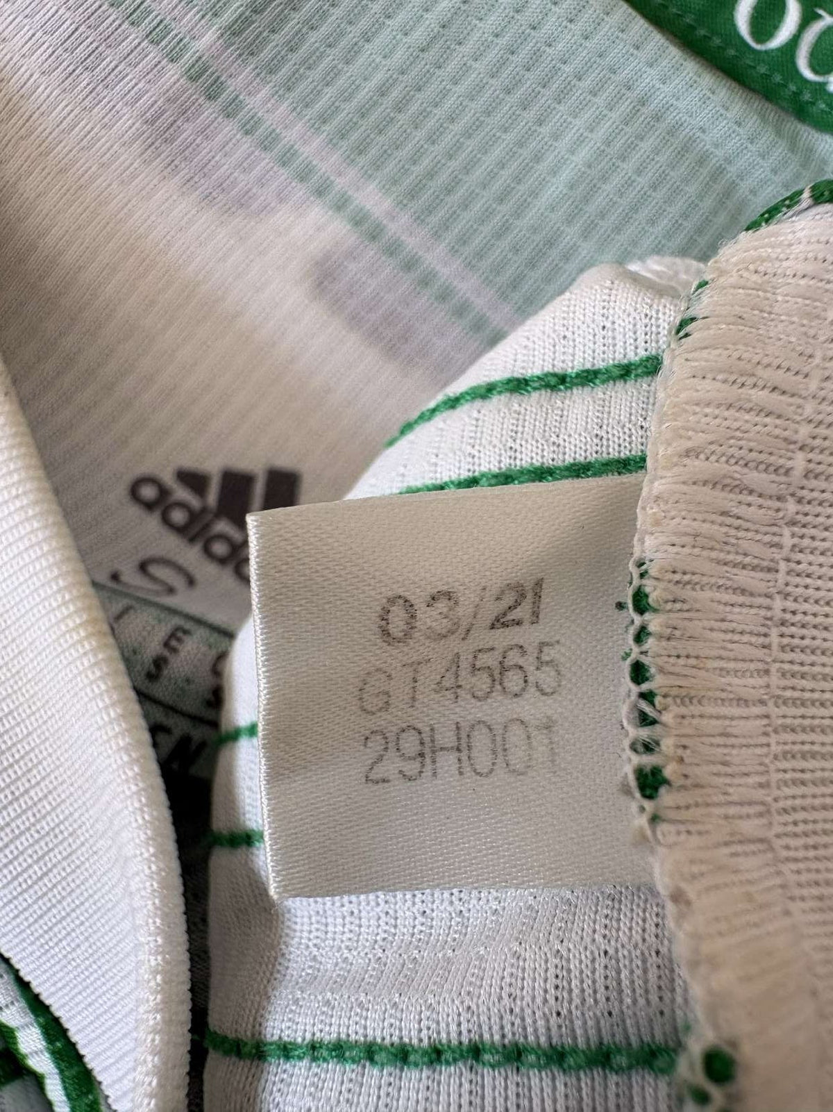 Inner label showing adidas product code GT4565