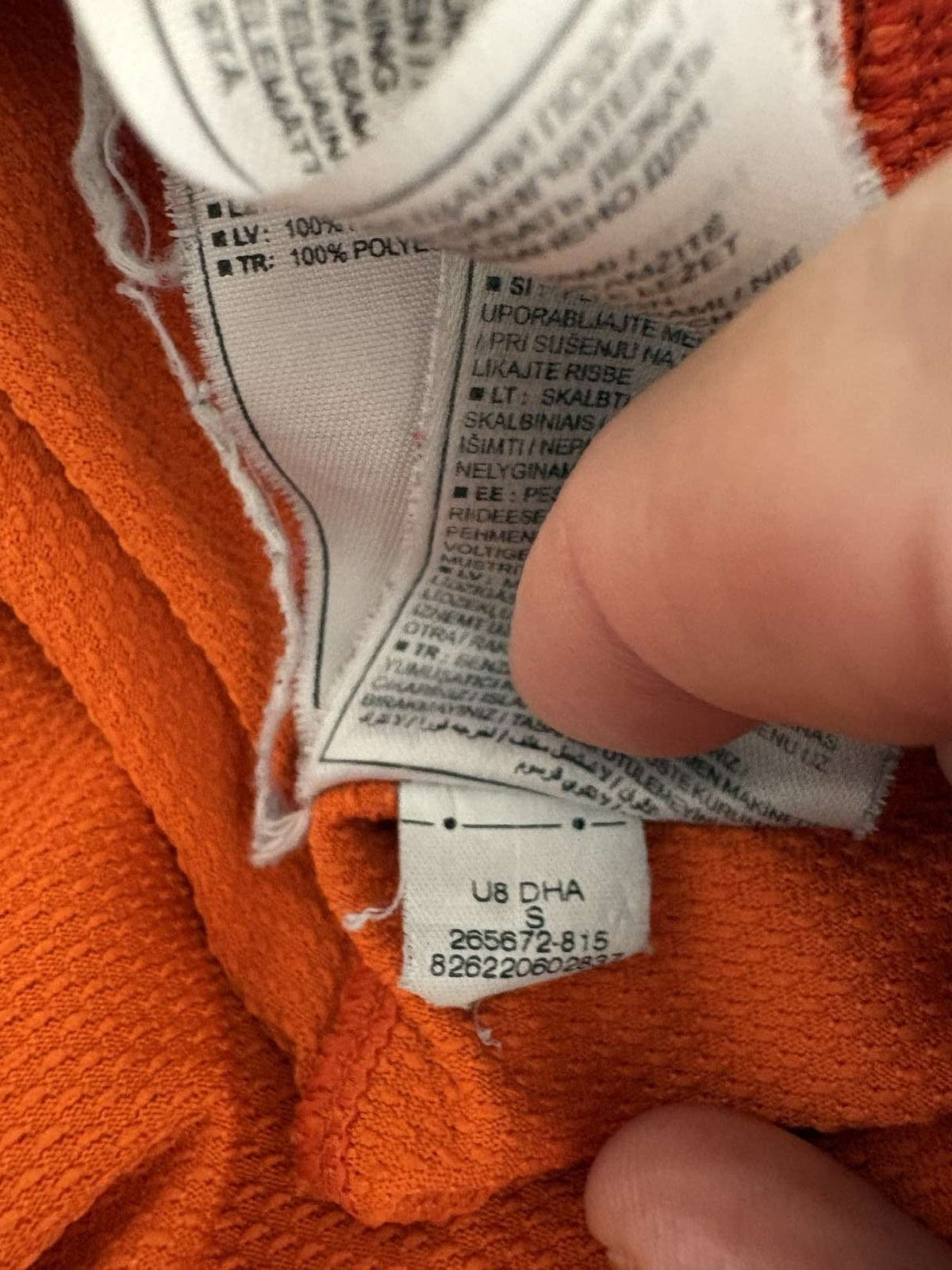 Inner label showing Nike product code 265672-815