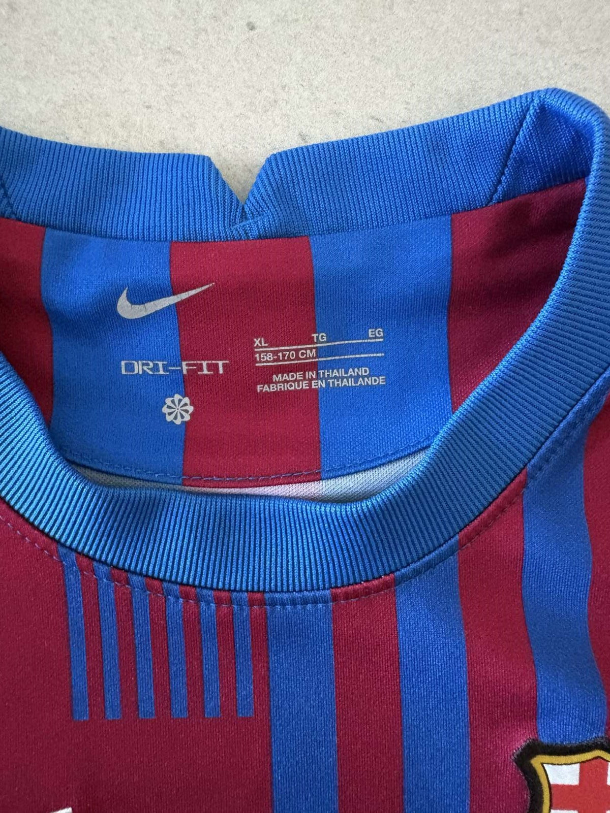 Neck and collar detail on the 2021/22 Barcelona home shirt