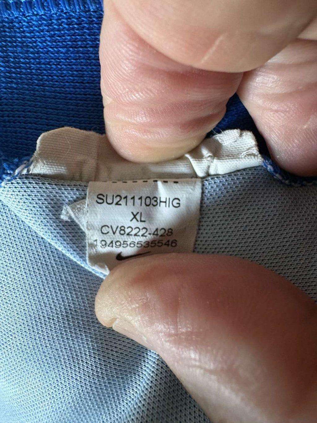 Inner label showing Nike product code CV8222-428