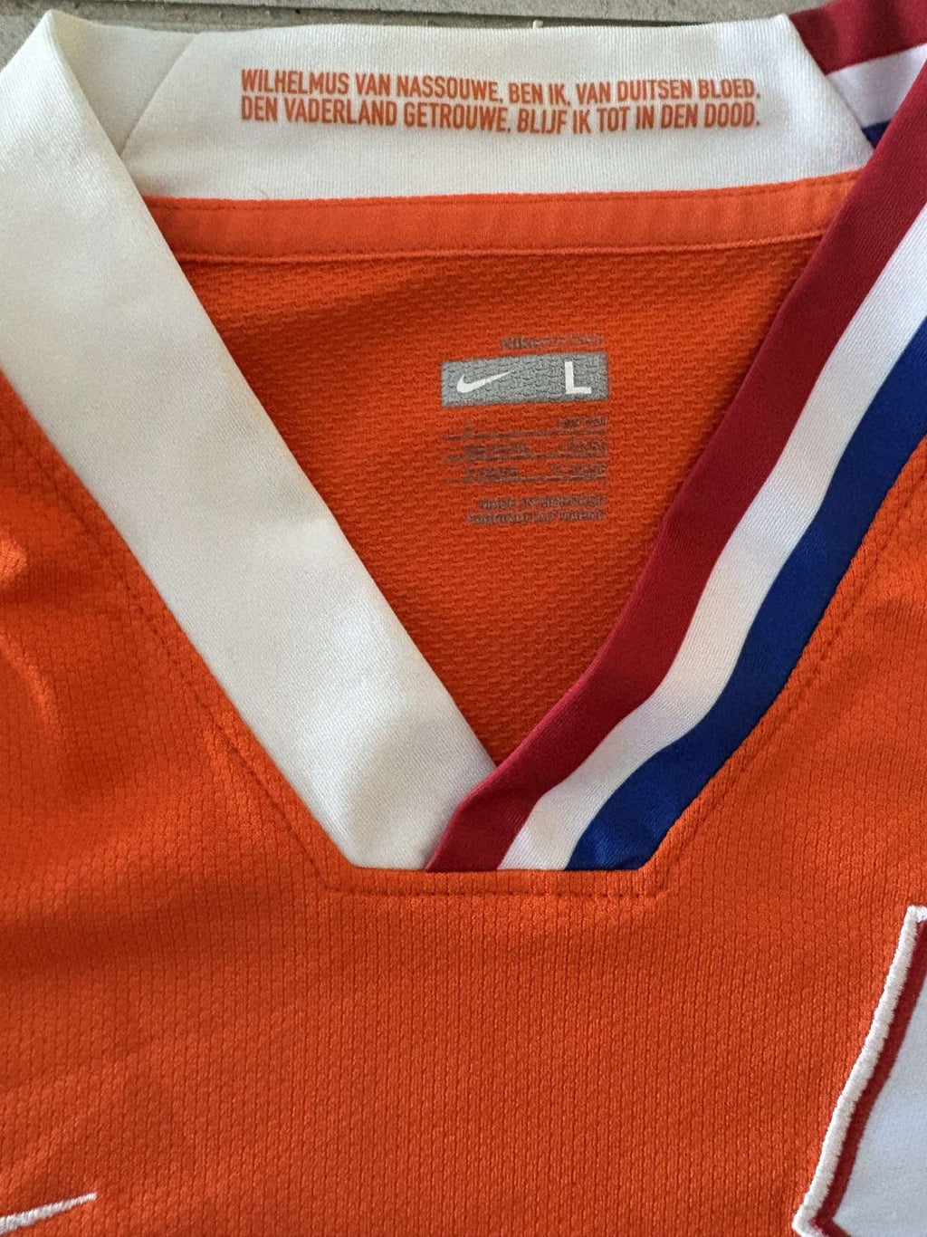 Neck and collar detail on the 2008 Holland home shirt