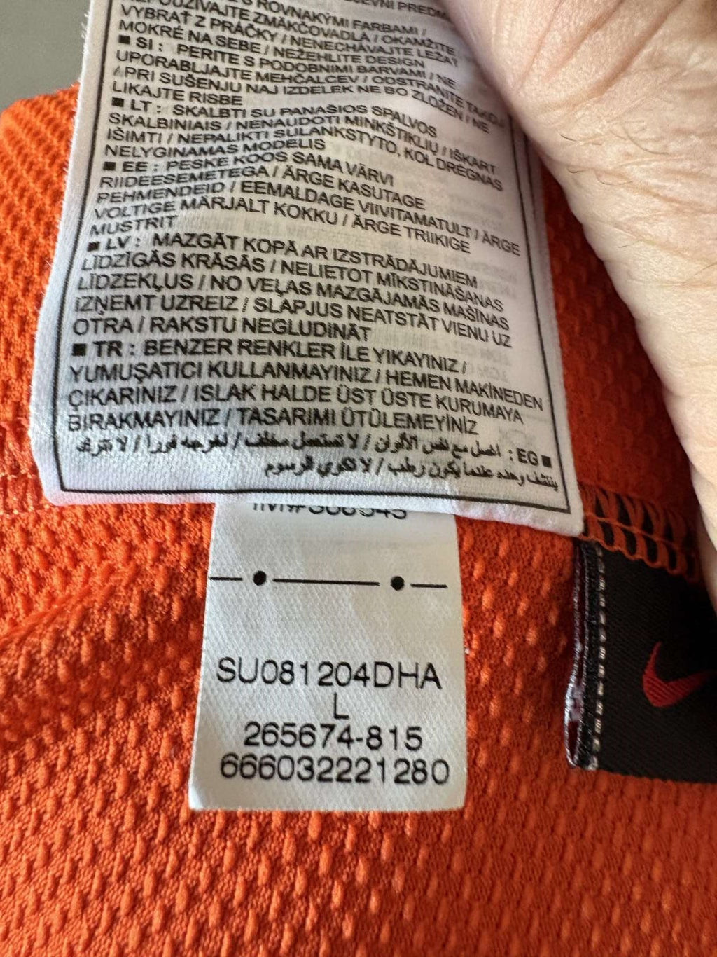 Inner label showing Nike product code 265674-815