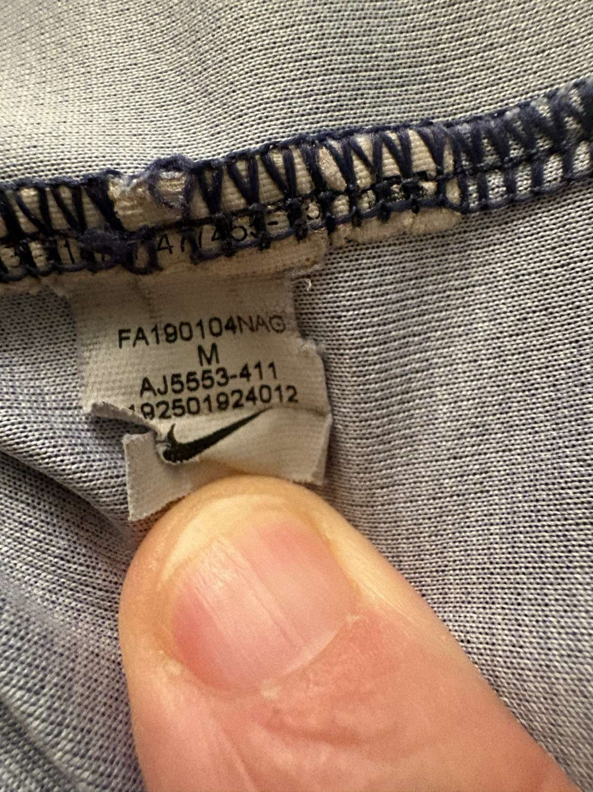 Inner label showing Nike product code AJ5553-411
