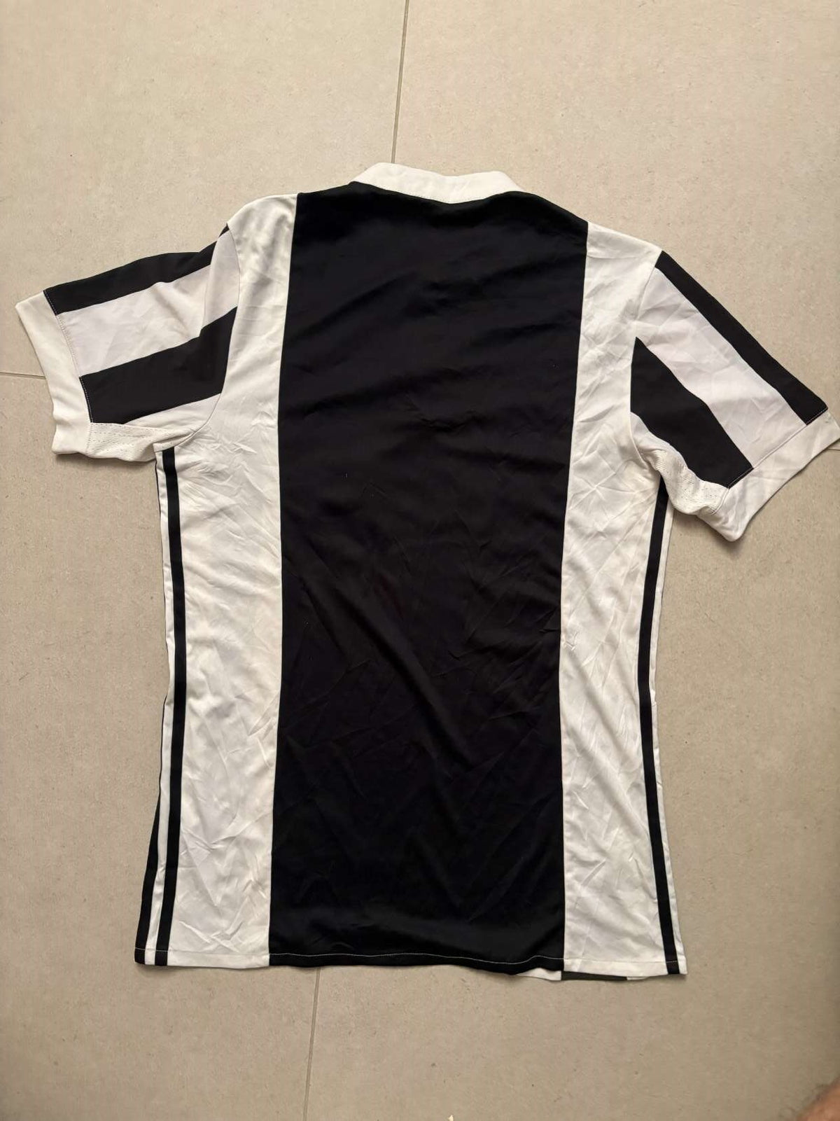 2017/18 Juventus home shirt, back with black name panel