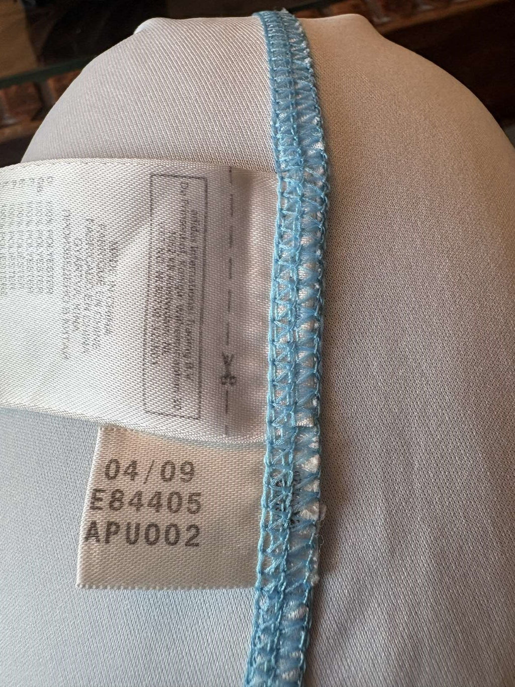 Inner label showing adidas product code E84405