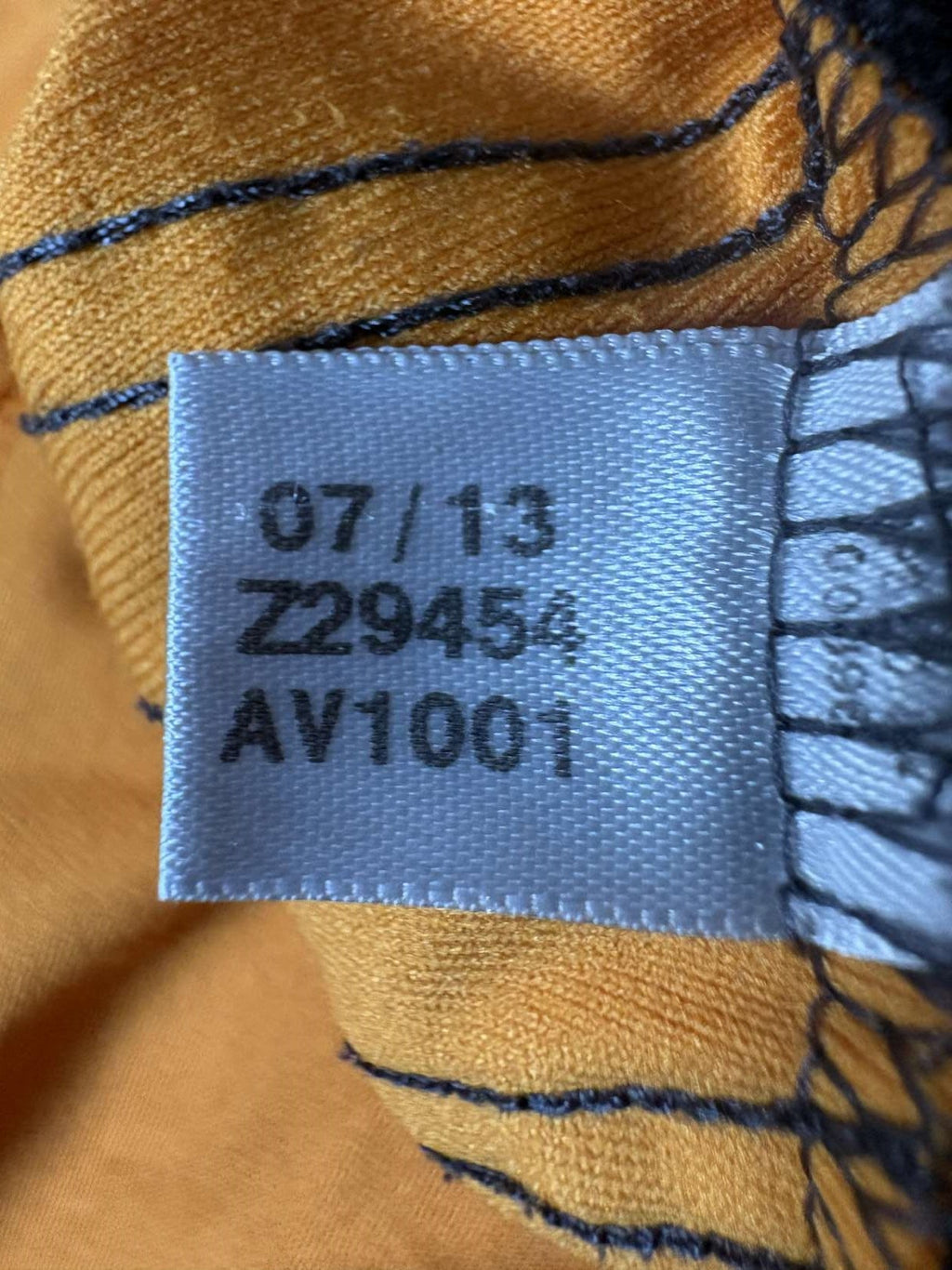 Inner label showing the product code of the 2013/14 Real Madrid third shirt