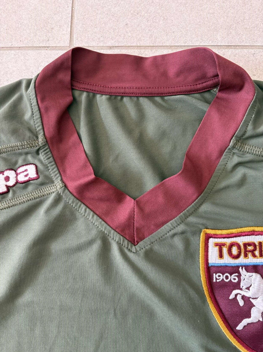 Neck detail on the 2010/11 Torino goalkeeper shirt