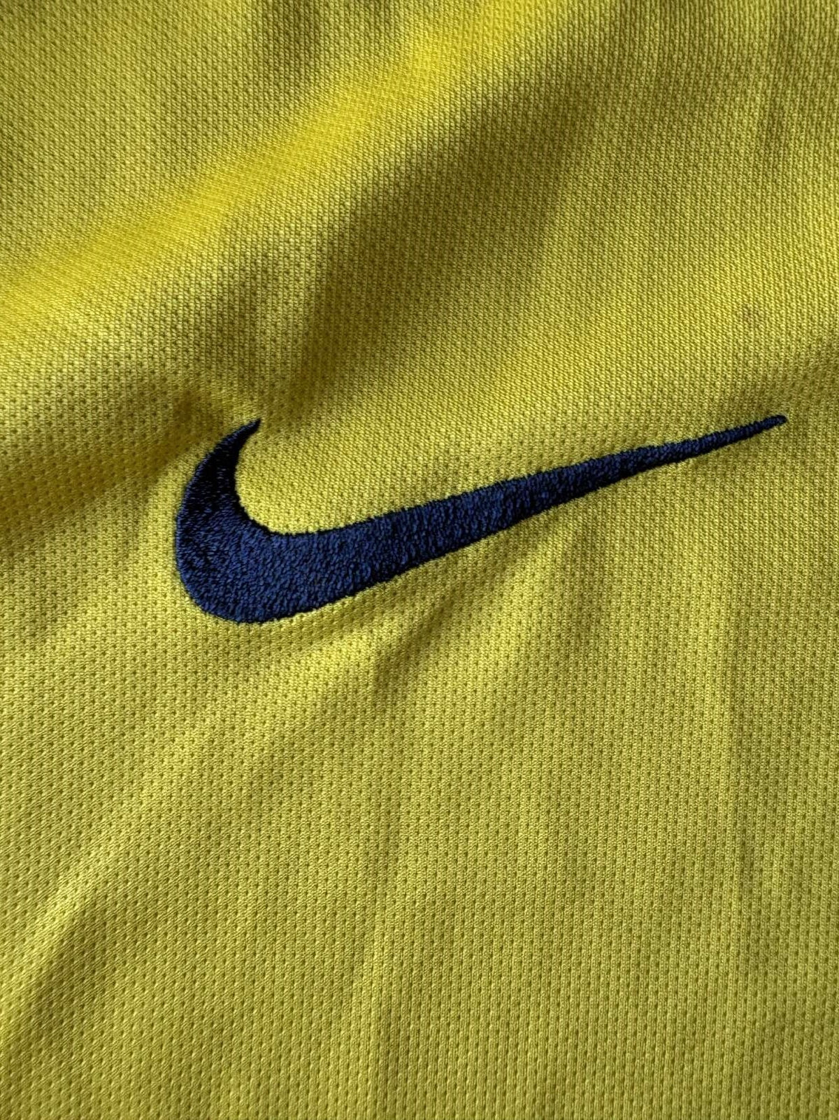 Nike logo on the 2017/18 Paris Saint-Germain away shirt