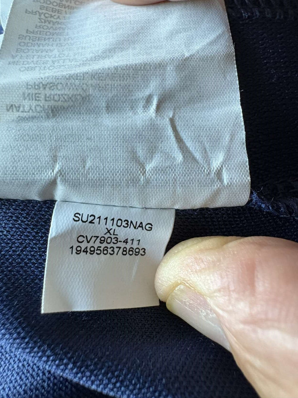 Inner label showing the product code of the 2021/22 Paris Saint-Germain home shirt