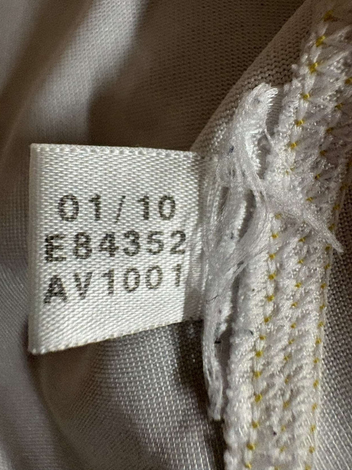 Inner label showing adidas product code E84352