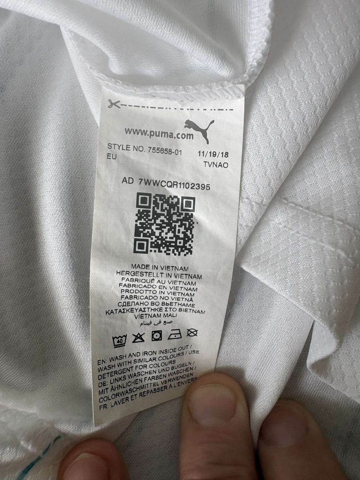 Inner label showing Puma product code 755658-01