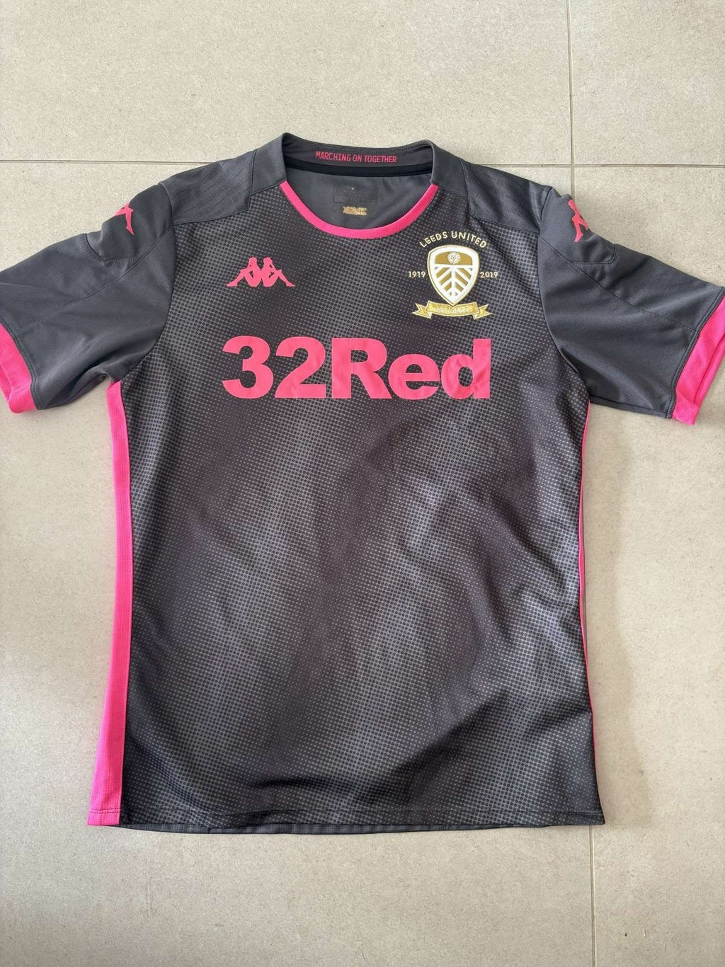 2019/20 Leeds United away shirt in grey and pink, front, Kappa with 32Red sponsor