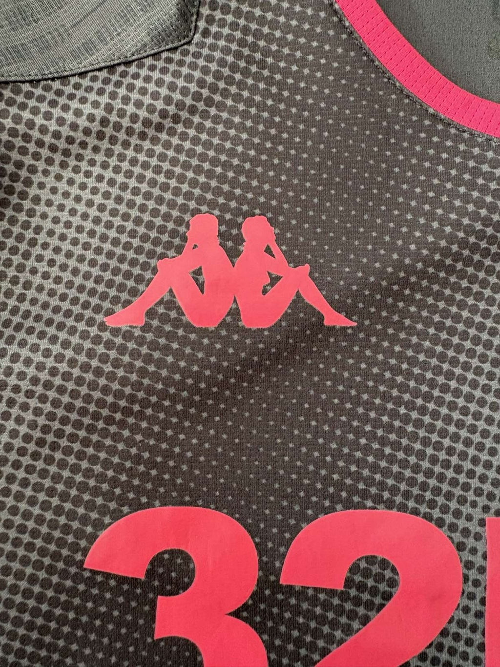 Kappa branding on the 2019/20 Leeds United away shirt
