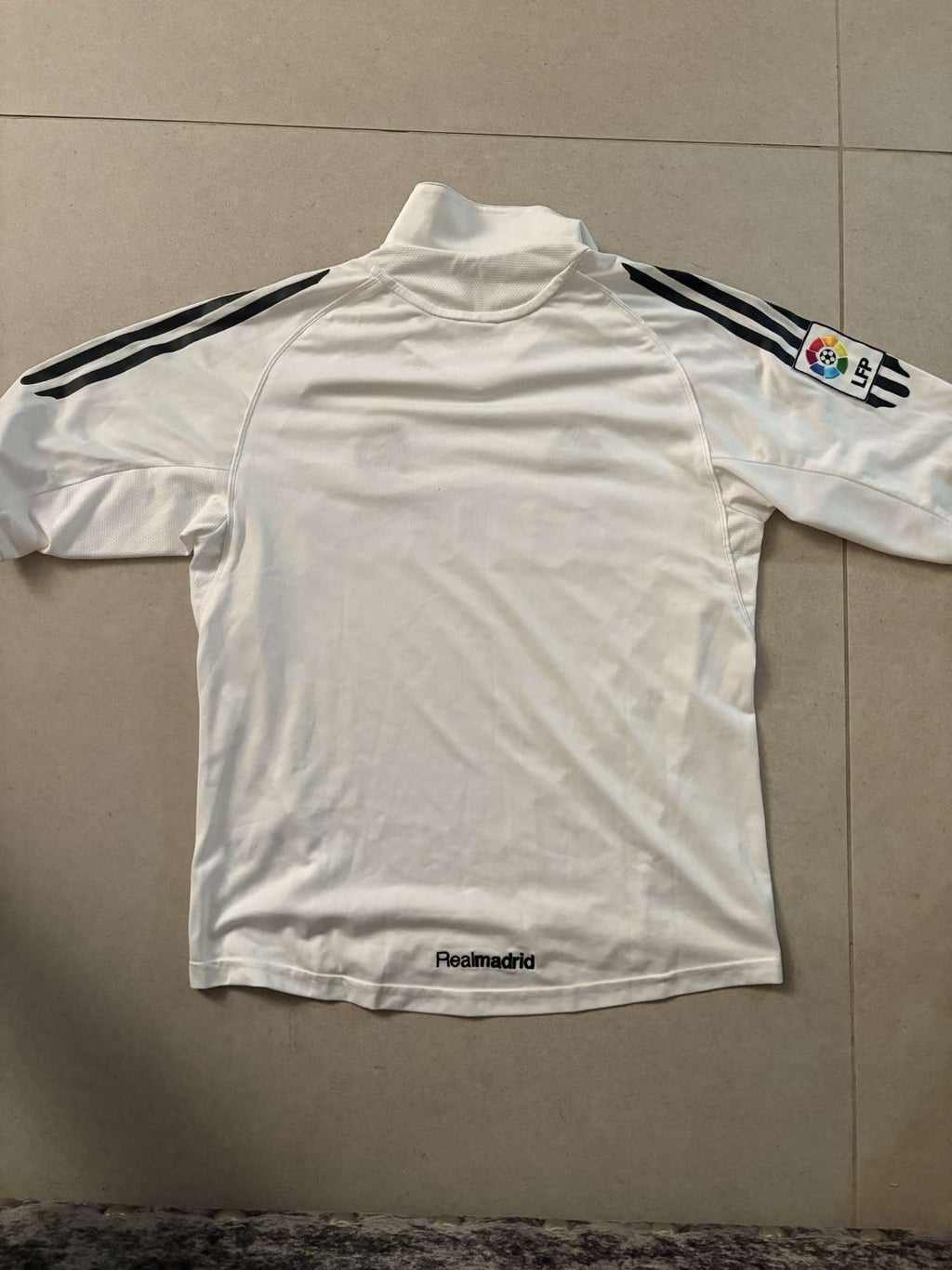 2005/06 Real Madrid home shirt, back view