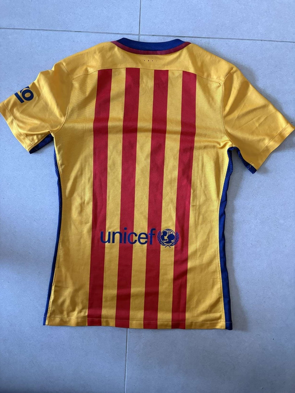 2015/16 Barcelona away shirt, back view
