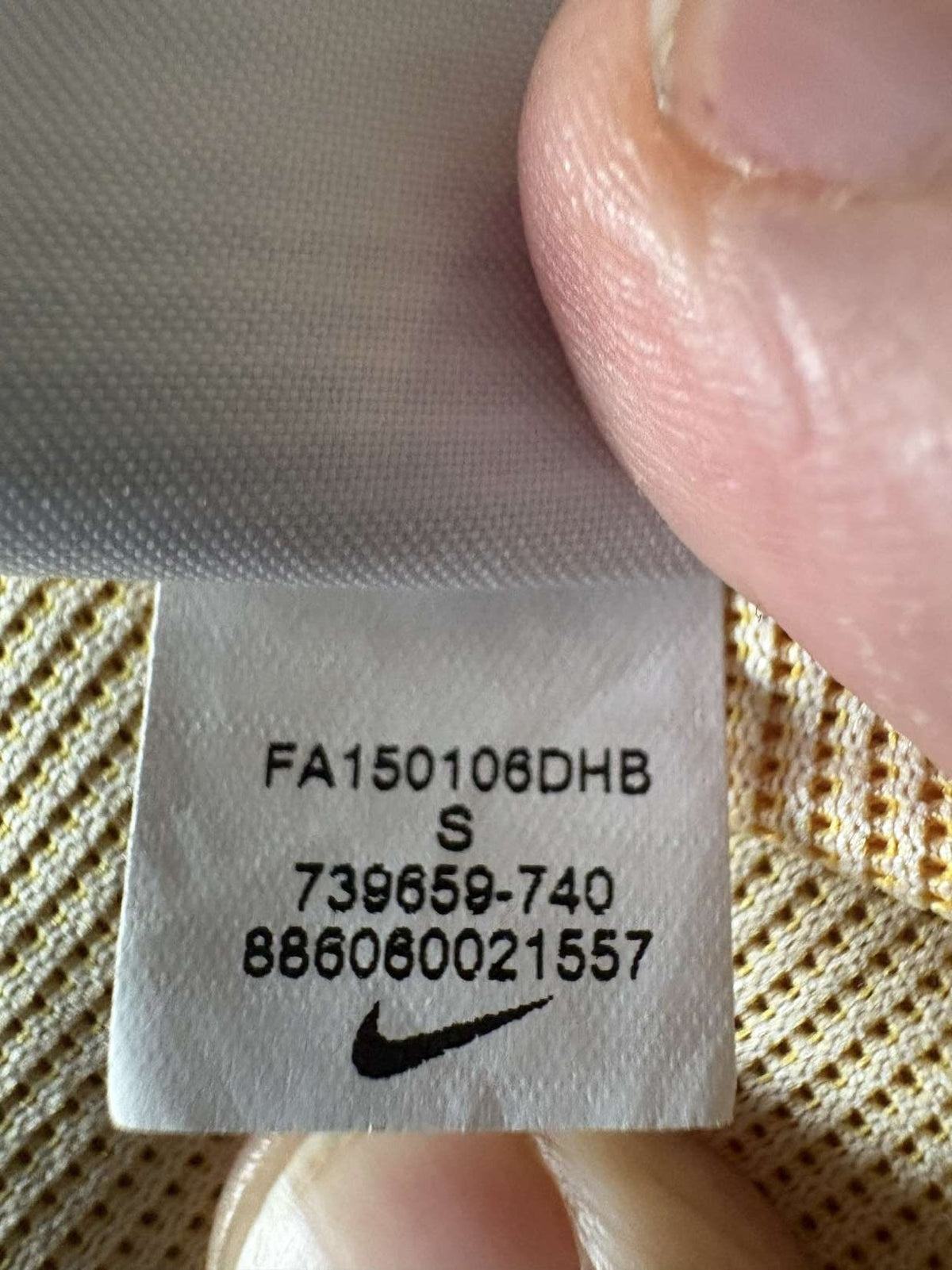 Inner label showing Nike product code 739659-740