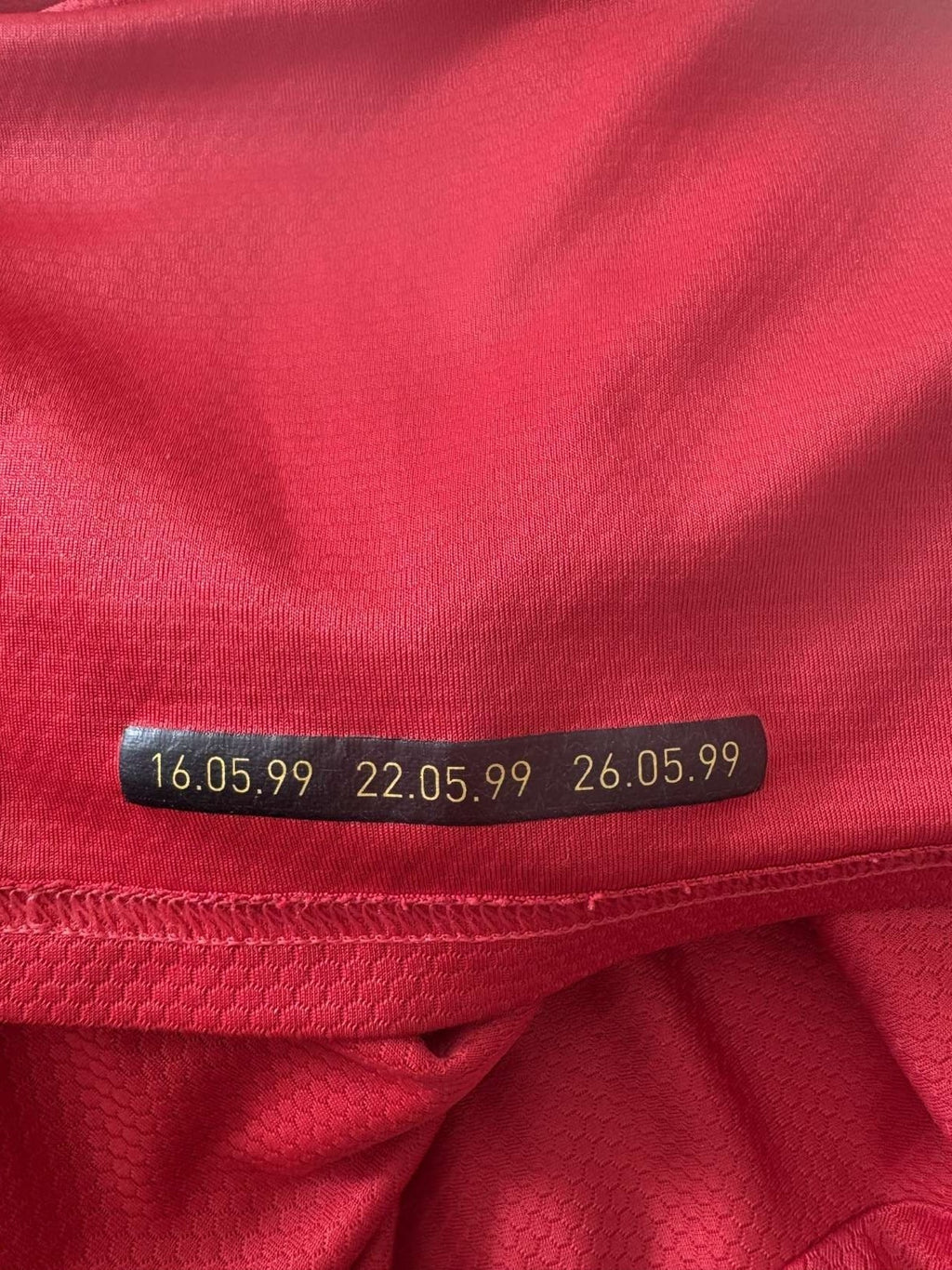 Treble commemorative tag on the Manchester United shirt