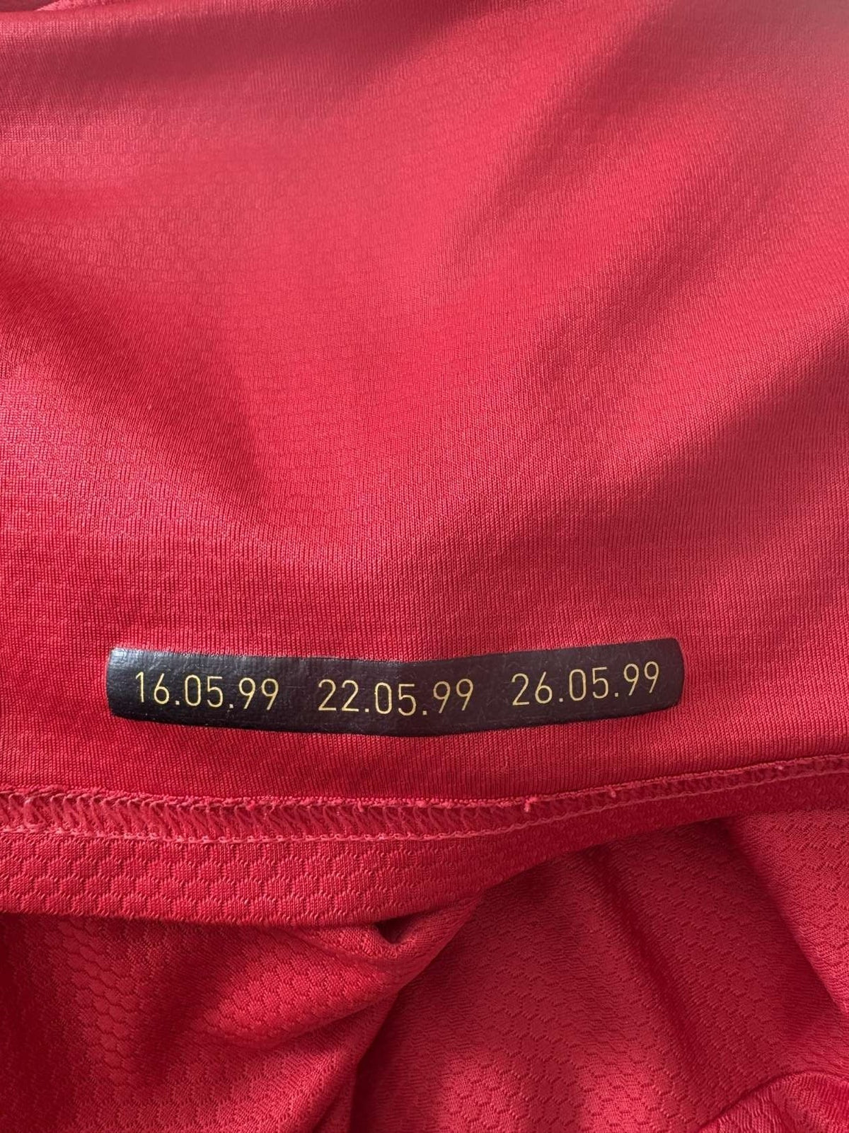 Treble commemorative tag on the Manchester United shirt