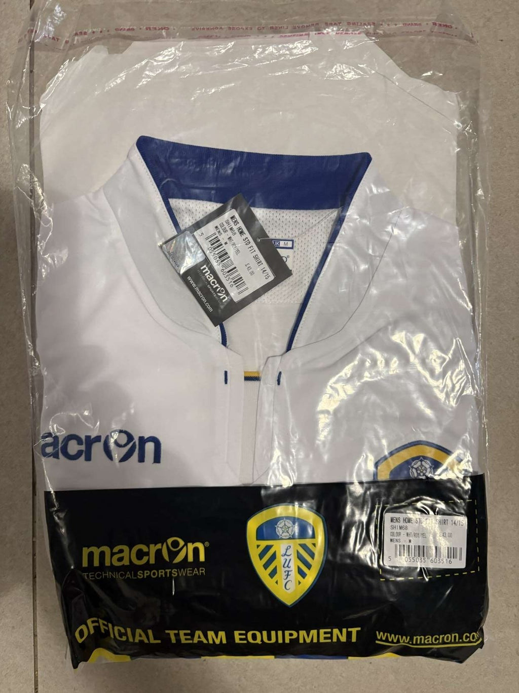 2014/15 Leeds United home shirt, front detail