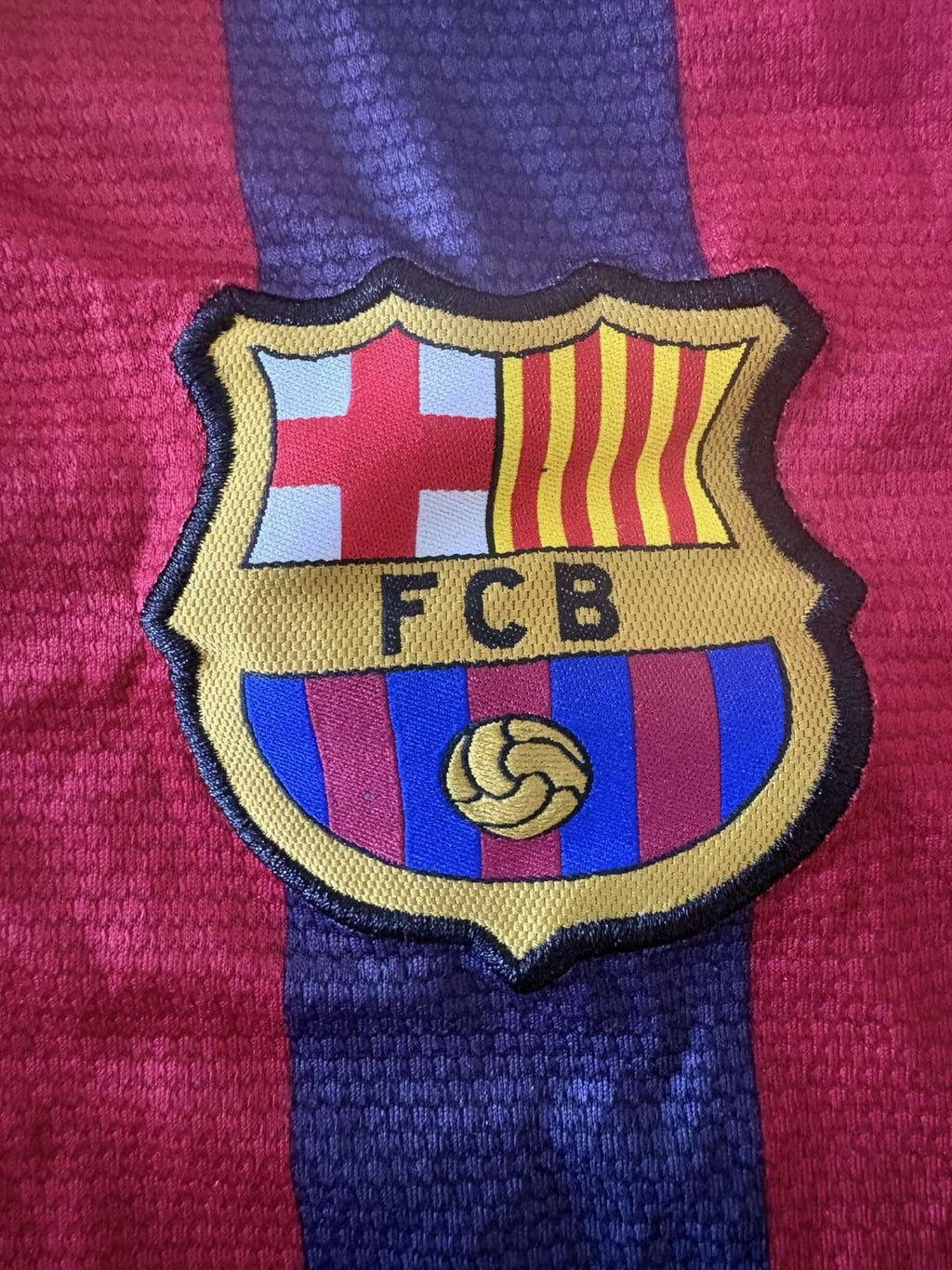 Barcelona crest on the 2013/14 home shirt