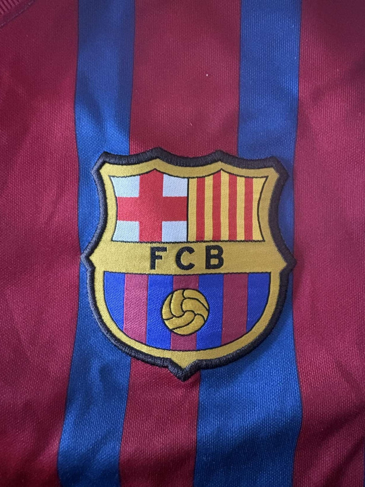 Barcelona crest on shirt LS554