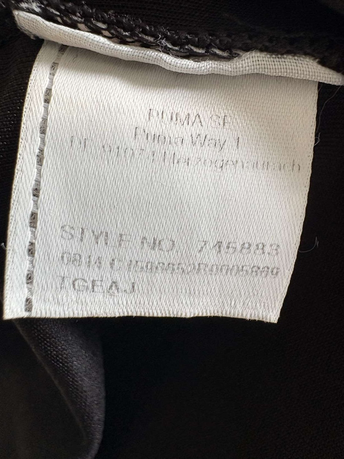 Inner label showing Puma product code 745883