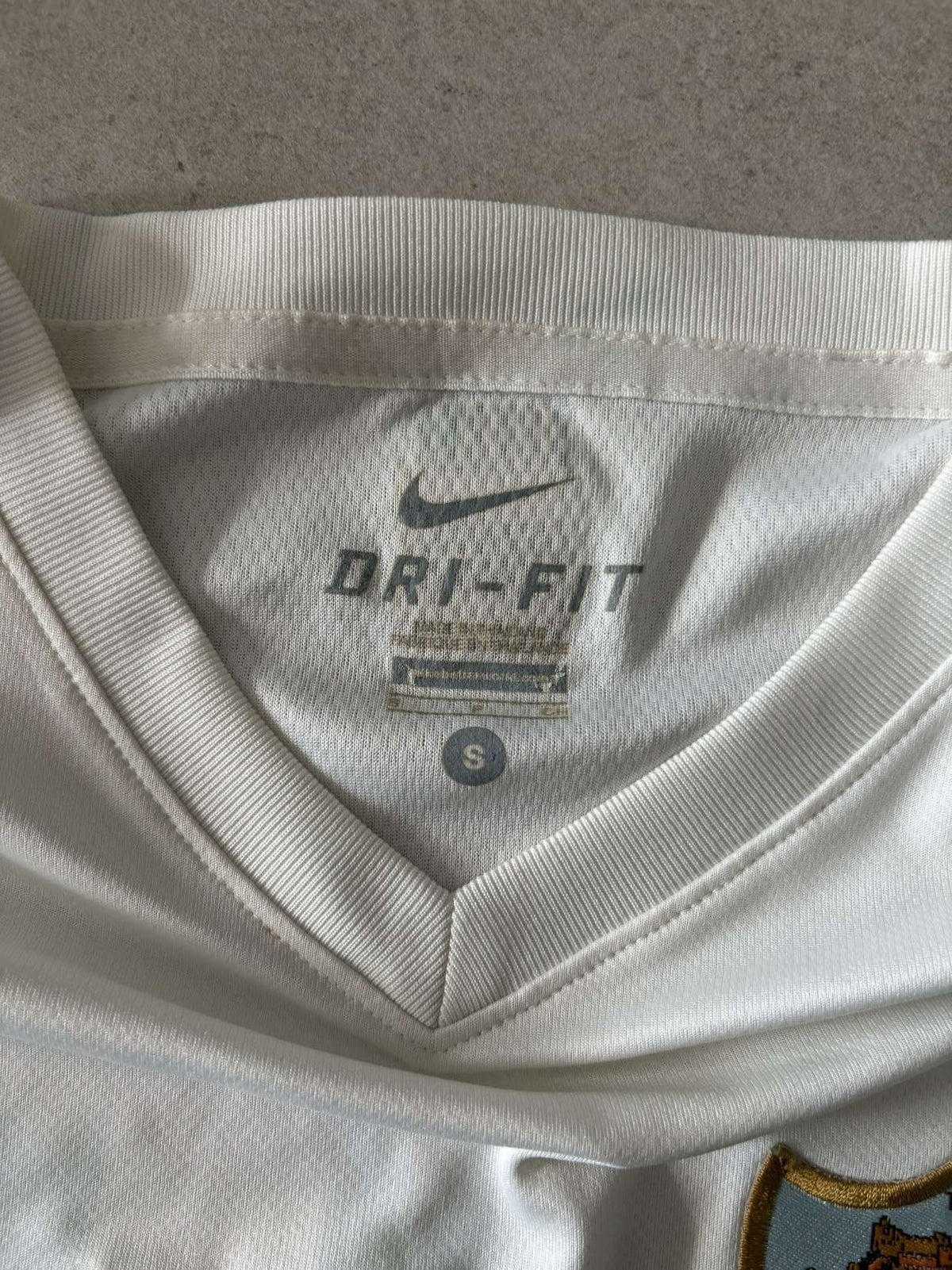 Collar detail of the Malaga home shirt