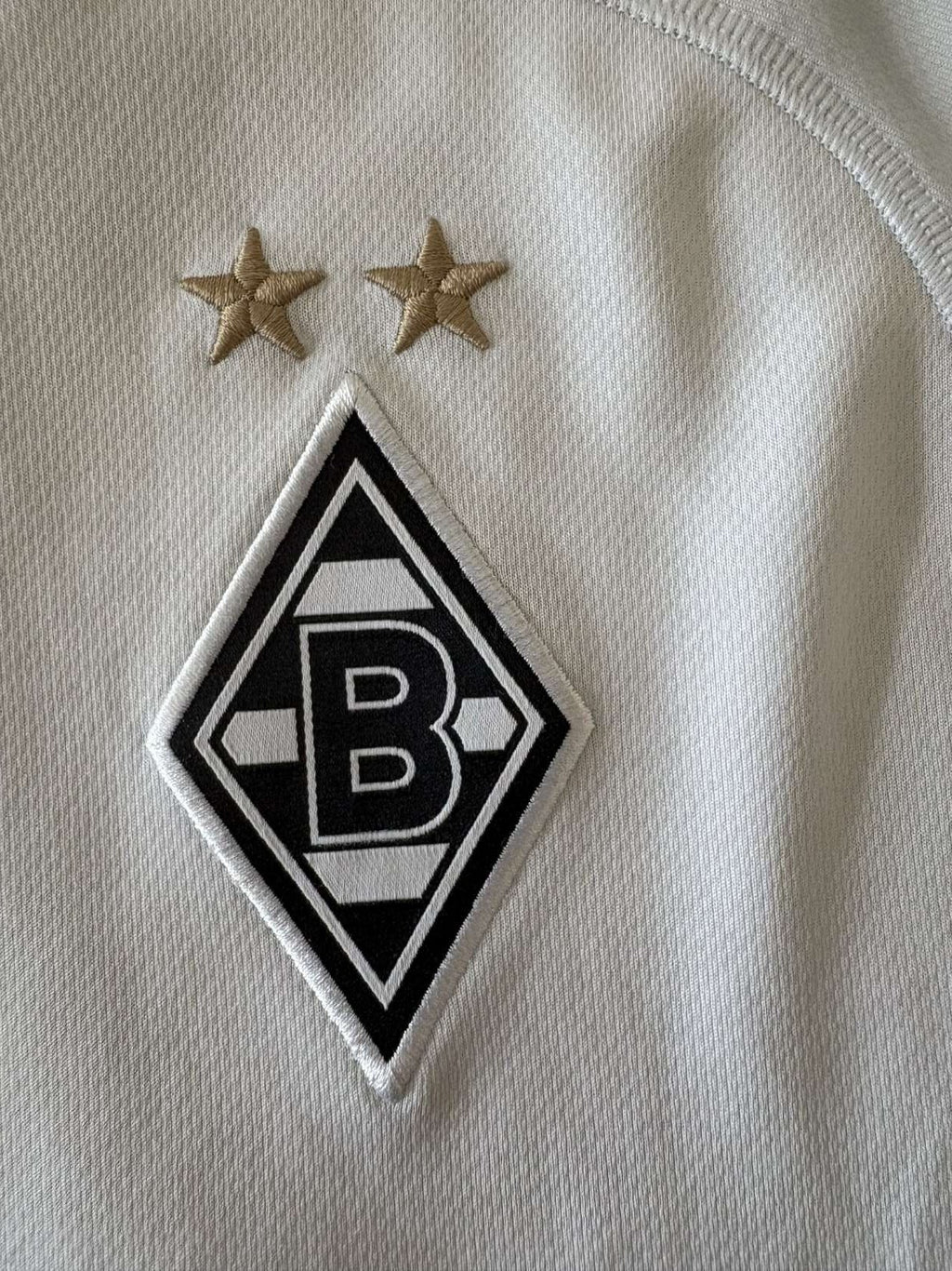 Borussia Monchengladbach crest on the 2018/19 home shirt