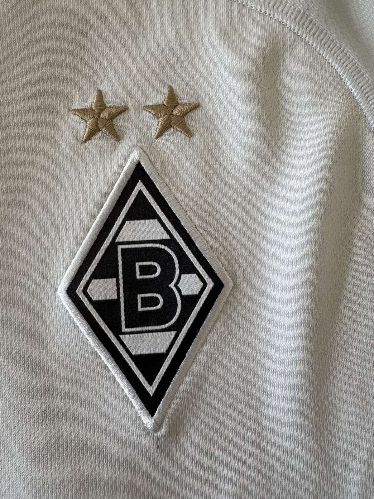 Borussia Monchengladbach crest on the 2018/19 home shirt
